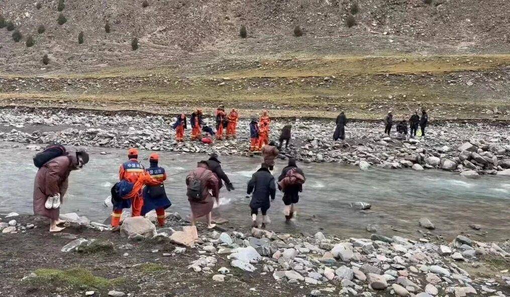 妥善安置 当地应急管理局：213人安全转移 1人遇难mg不朽情缘游戏网站青海门源县老虎沟被困人员已得到(图3)